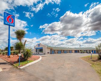 Motel 6 Van Horn - Van Horn - Gebäude