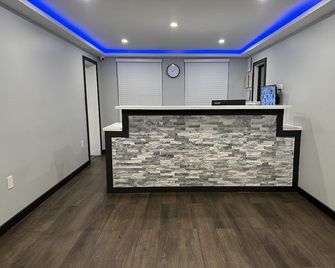 Western Inn - Carrollton - Front desk