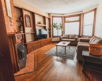 Comfortable, Conveniently Located 1 bedroom Apt - Midtown/Downtown - Omaha - Sala de estar