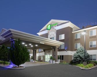 Holiday Inn Express Yreka-Shasta Area, An IHG Hotel - Yreka - Budova