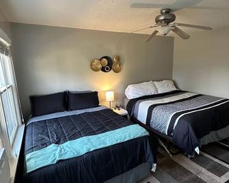 Charming 1-bedroom house in Butte with easy access on and off of I-15/90 - Butte - Bedroom