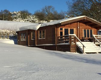 Long Mountain Centre Log Cabins - Shrewsbury - Building