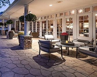 Cherry Valley Hotel - Ньюарк - Патіо