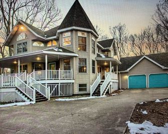 Wrap around Beach Bunker - Stevensville - Edificio