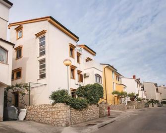 2 Bedroom Nice Apartment In Mali Losinj - Mali Lošinj - Gebäude