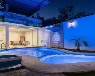 Refugio Hotel - San Ramón - Piscina