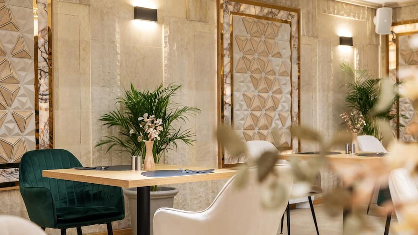 Light Hotel