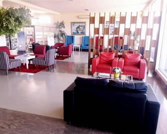 The Ignislo Sorong Hotel - Sorong - Lobby