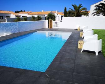 Hotel Ancre Marine - נורמוטייה אן לאיל - בריכה