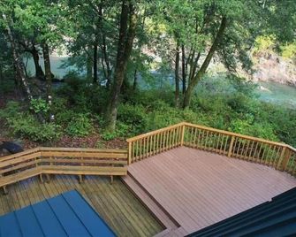 A Beautiful Vacation Awaits You On The Emerald Smith River! - Crescent City - Balcony