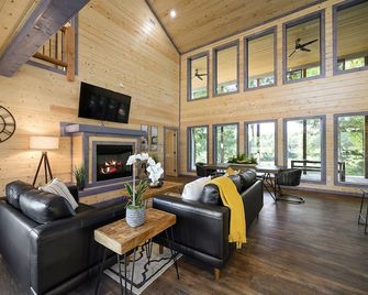 Winterspecials/Riverfront/Heatedpool/Gamerm/Kayak/Fish - Golden - Living room