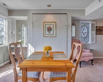 Beautiful 2 story 1 Bedroom Villa with two full bathrooms - Norwich - Dining room