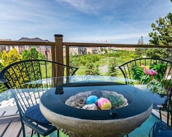 A family-friendly getaway, with outdoor pool and beautiful view! - Ньюмаркет - Балкон