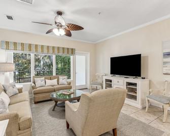 Comfort and Style at AIP Resort - Fernandina Beach - Living room