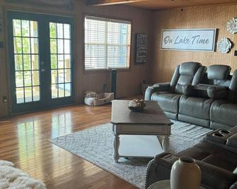 Water view 3-bedroom house in Camden with AC and WiFi walking distance to lake - Camden - Sala de estar
