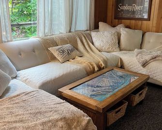 Seasonal Or Shared Seasonal 2026: Mountain Chalet : Ski-In Ski-Out - Newry - Salon