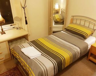 Glen View Apartments - Port Glasgow - Sypialnia