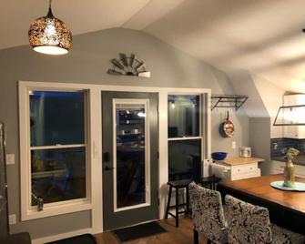 Red Barn Retreat - Shawangunk Mountains Getaway - Gardiner - Living room