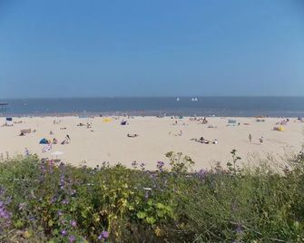 South Beach B & B - Lowestoft - Beach