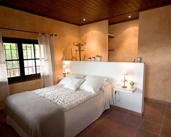Turisme Rural Mas Isoles -Zonas No Compa - Ripoll - Habitación