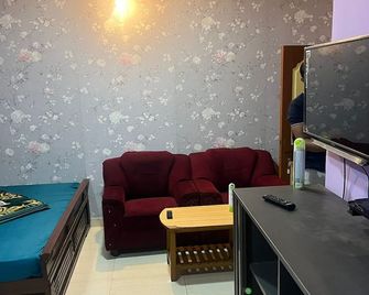 Budget-Friendly Cottages in Kodaikanal - Perfect Getaway! - Kodaikanal - Living room