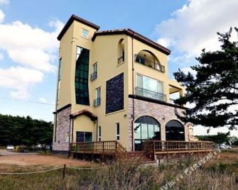 Aje Pension Taean - Taean - Building