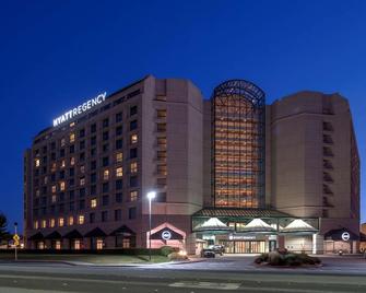 2 Connecting Suites with One Bed and One Sofabed at a 4 Star Hotel by Suiteness - Burlingame - Budova