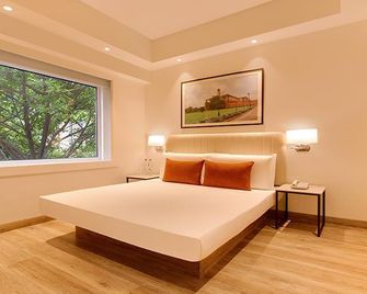 Lemon Tree Hotel, Delhi Airport - New Delhi - Bedroom