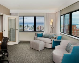 Courtyard by Marriott Seattle Everett Downtown - Everett - Wohnzimmer