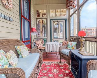 Bedford Inn - קייפ מיי - סלון