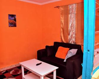 CasaAloha homes available along Kisumu road 16min from Airport - Eldoret - Living room