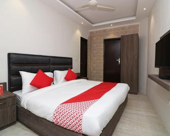 Priya Stays - Erode - Bedroom