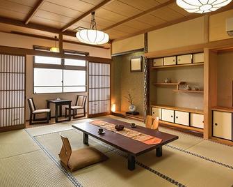 Yumoto Kobayashi - Kurume
