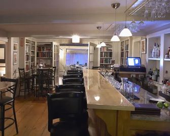 Mooncussers Tavern Inn and Restaurant - Harwich - Bar