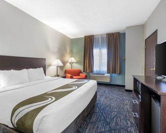 Quality Inn & Suites Lincoln North - Lincoln - Bedroom