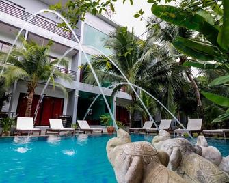 Nida Rooms Chalong 19 Tiger Park - Chalong - Zwembad