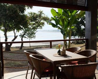 Puri Dajuma Villas - Pekutatan - Balcón