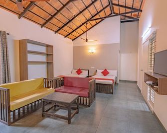 Clover Holiday Village Coorg Resort By Voye Homes - Somvārpet - Sala de estar