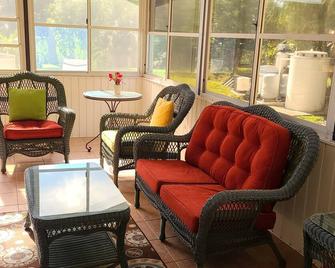 Great 1 Bdrm Across From Warm Mineral Spring - North Port