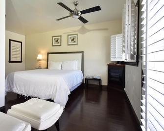 Malibu Country Inn - Malibu - Bedroom