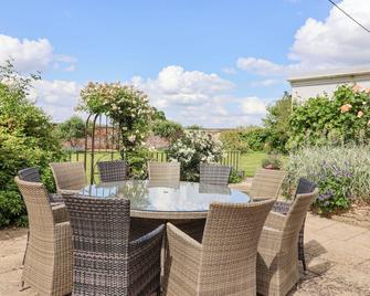 Milton Manor - Gillingham - Patio