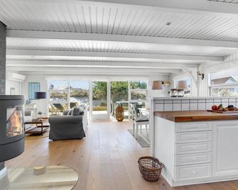 3 bedroom cozy home in Ringkøbing - Hvide Sande - Soggiorno