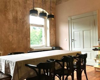 Sleeping in the station - Double room - Nebra station - Nebra - Eetruimte