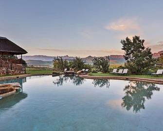 Montusi Mountain Lodge - Bonjaneni - Piscina