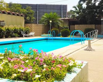 Flashman's Hotel - Rawalpindi - Piscina