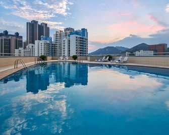 Crowne Plaza Zhuhai City Center By IHG - Zhuhai - Piscine