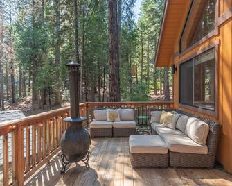 Sequoia Ridge- Lovely Mountain Retreat - Dorrington - Balcony