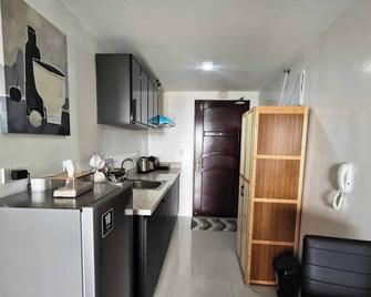 Luxhomme 3 Bed Condo with Balcony City Moutain View - Baguio - Kitchen