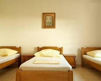 Sun Hostel Budva - Budva - Bedroom