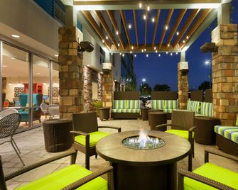 Home2 Suites by Hilton Seattle Airport - Tukwila - Патіо